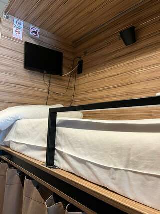 Гостиница Стерео Хостел Казань Кровать в общем 6-местном номере для мужчин и женщин-2